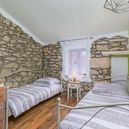 Casa Dvi Mendule בית נופש