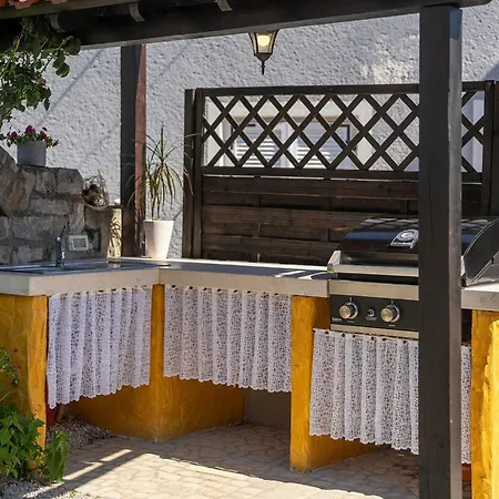 בית נופש Casa Dvi Mendule ברטוניגלה